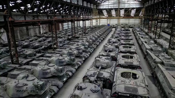 ウクライナ支援の武器探しに奔走する西側諸国、中古戦車市場が活況