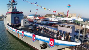 北朝鮮の新型ミサイル駆逐艦「崔賢（チェ・ヒョン）」の進水式全編