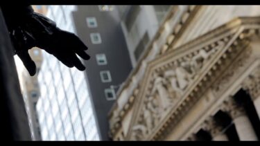 トランプ政権の貿易政策が米国株式市場に与える影響 | S&P・ナスダック最新動向
