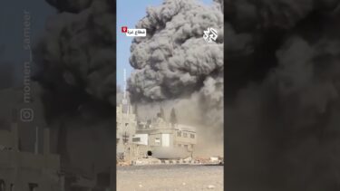 في لحظات رعب.. طفلة تركض للنجاة بعد قصف مدرسة للأونروا في مخيم البريج⁣