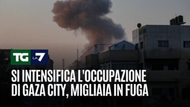 Si intensifica l’occupazione di Gaza City, migliaia in fuga