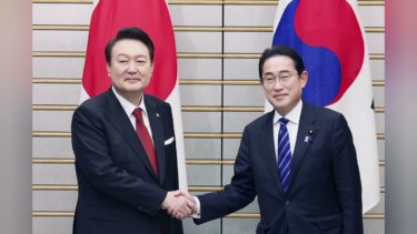 日本と韓国の首脳、共通の安全保障と経済課題