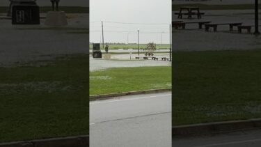 【速報-異常気象で浸水】昨夜から降り続いた雨で鏡沼海浜公園キャンプ場の通路やテントサイト内は水浸しに！　#鏡沼海浜公園キャンプ場#てしお温泉夕映#北海道#天塩町