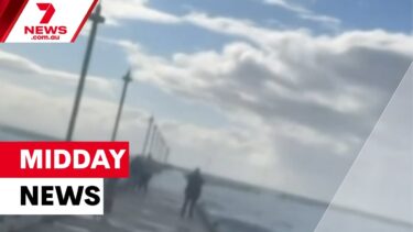 Victoria’s deadly weather emergency, Extreme weather hits Queensland, Bus