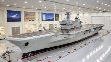 🚨【世界震撼】2025年 日本の最新軽空母がついに完成‼️ 想像を超える戦闘力と秘密性能がヤバすぎる…！