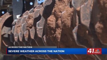 Severe weather extremes hit U.S., from Hawaii flooding to Georgia drought